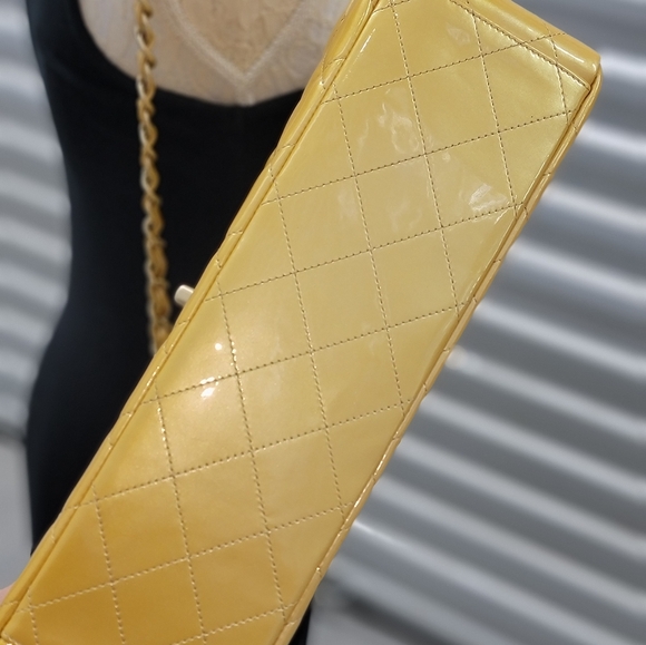 AuthenticCHANEL Jumbo XL single classic flap in a Creamy Gold patent leather ✨️ - Picture 7 of 17